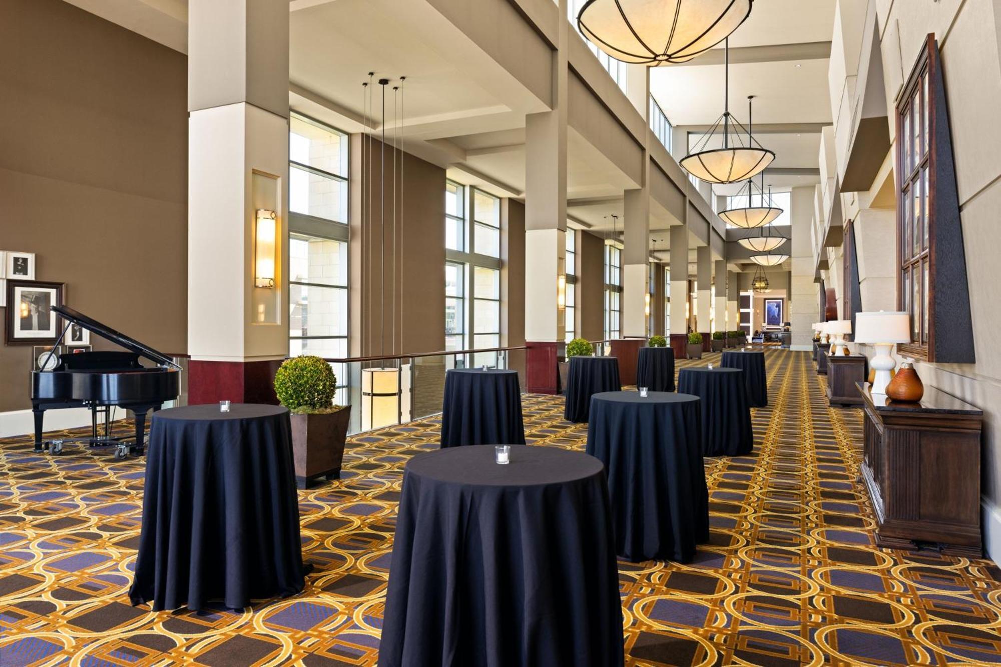 Sheraton Overland Park Hotel At The Convention Center Exterior foto