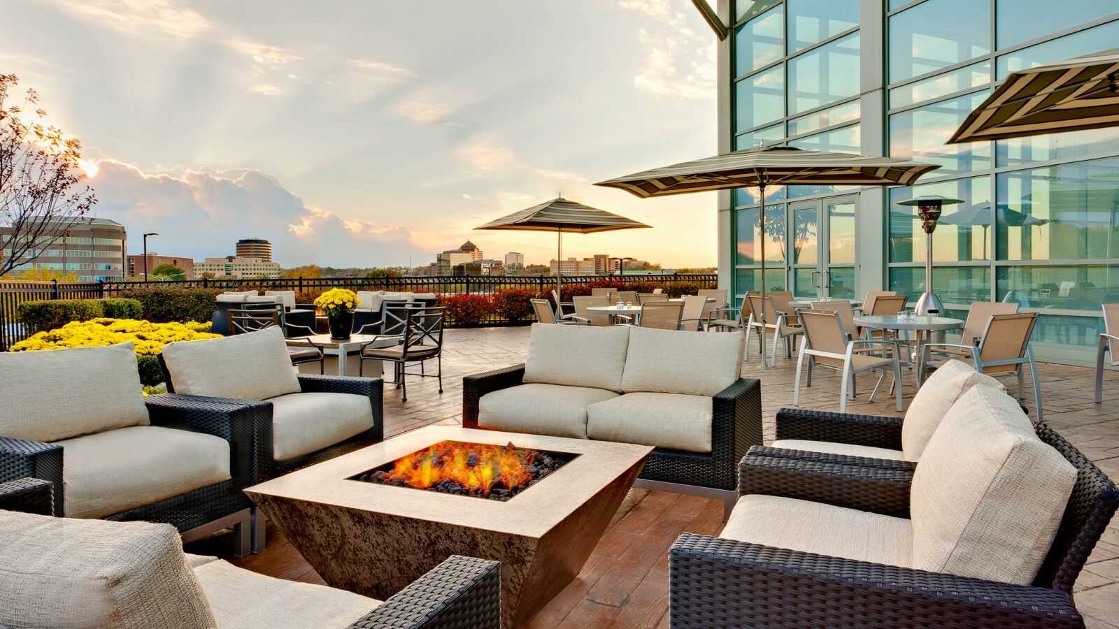 Sheraton Overland Park Hotel At The Convention Center Exterior foto
